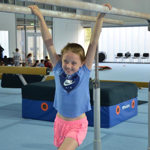 girl doing gymnastics