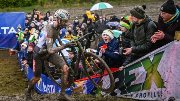 Fans Enjoy Thrilling Day Of Racing At UCI Cyclo-cross World Cup Dublin